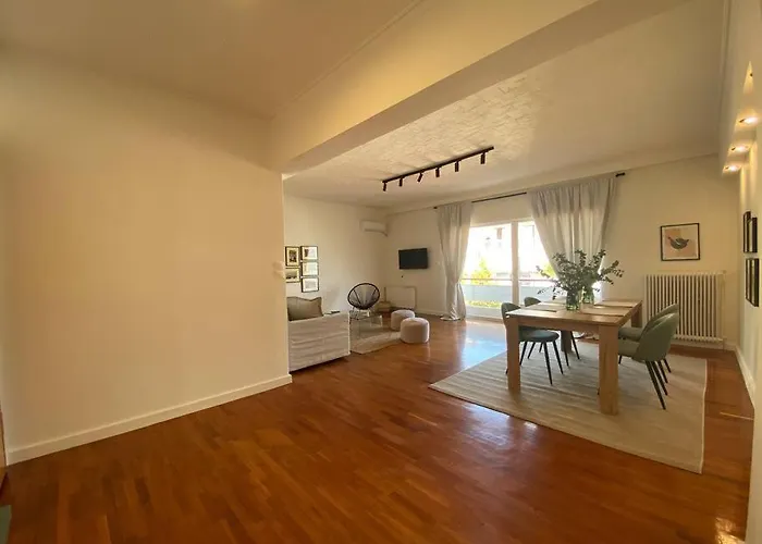 2-Bedroom Apartment In Athina